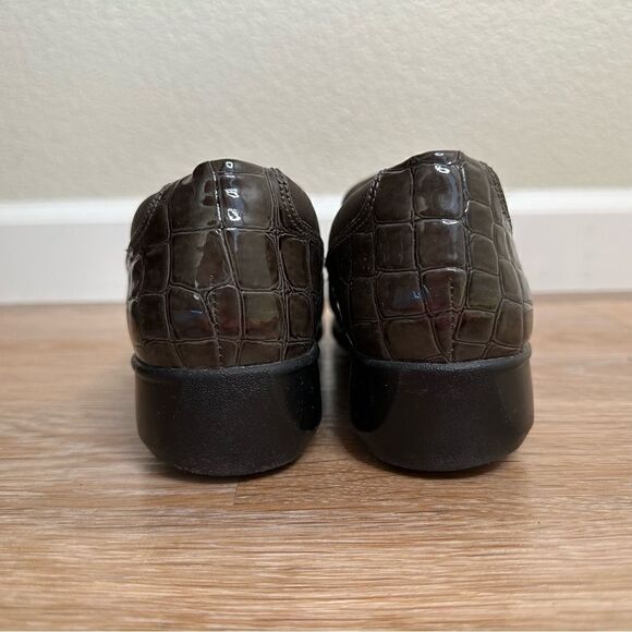 Clarks Collections Gael Beam Faux Alligator Slip On Loafer Shoes - Picture 8 of 11